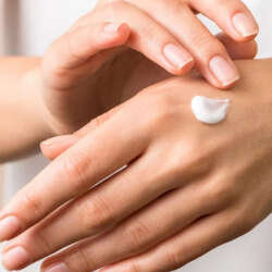 BioNike Proxera Besleyici ve Yumuşatıcı El Kremi 75ml - 2