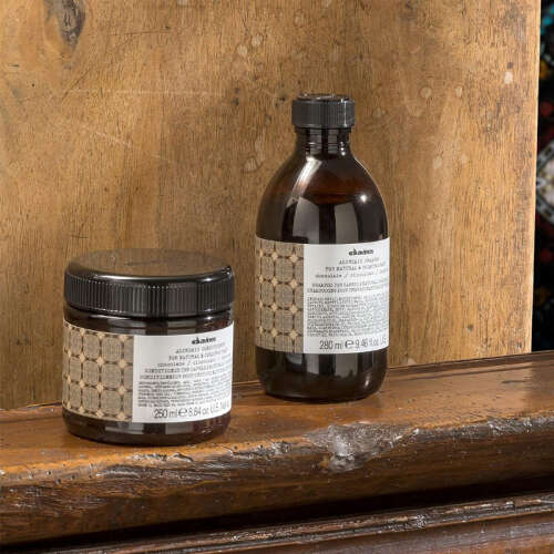 Davines Koyu Renk Saçlar için Şampuan - Alchemic Chocolate 280 ml - 6