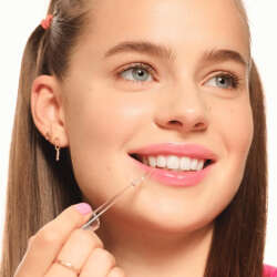 Essence Glass Shine Dudak Parlatıcısı 01 4,2 ml - 4