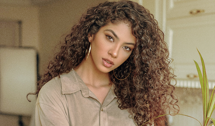 Kıvırcık Saçlara Özel Bakım Önerileri