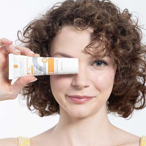 Mineaderm UV Protection & Hydration Lightly Tinted SPF50+ 50 ml - 3
