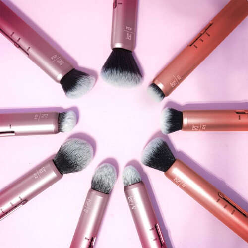 Real Techniques Custom Cheek Allık ve Aydınlatıcı Fırçası - 4