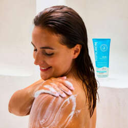 Topicrem Sun Protect Re-Moisturizing Shower 200 ml - 3