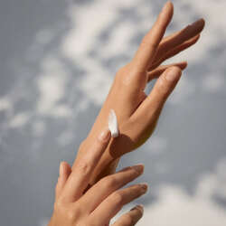 Yves Rocher Nemlendirici ve Besleyici El ve Tırnak Bakım Kremi 75 ml - 9